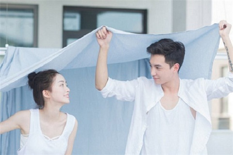 女生哭了咋哄?稳定她的情绪是关键 女生哭了咋哄?稳定她的情绪是关键第3张